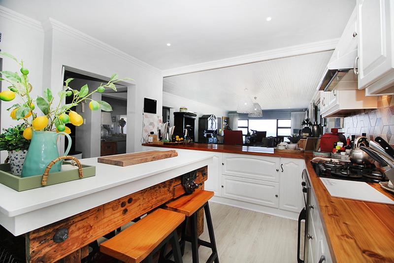 6 Bedroom Property for Sale in Reebok Western Cape
